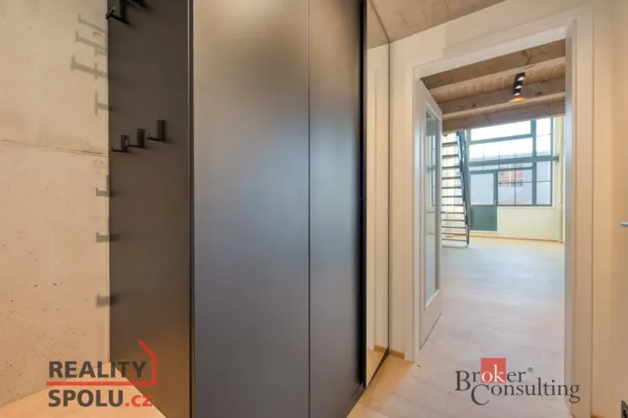 Pronájem bytu 2+kk, Praha - Vysočany, Kolbenova, 54 m2