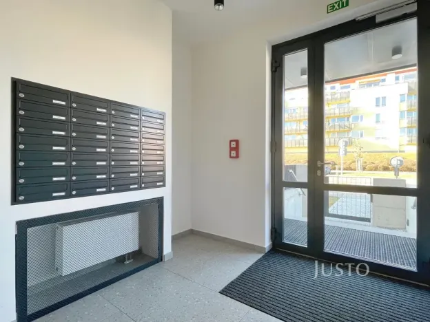 Pronájem bytu 2+kk, Praha, Armády, 53 m2