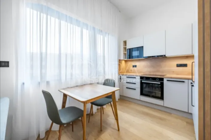 Pronájem bytu 1+kk, Praha, Pobřežní, 35 m2