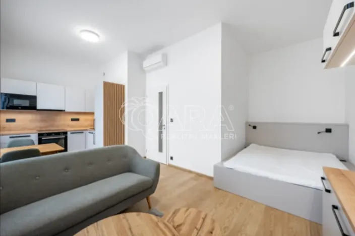 Pronájem bytu 1+kk, Praha, Pobřežní, 35 m2