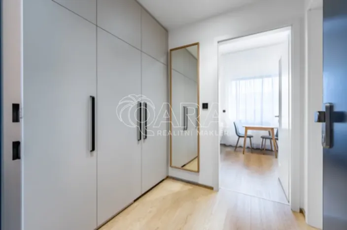 Pronájem bytu 1+kk, Praha, Pobřežní, 35 m2