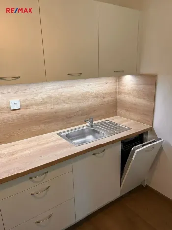 Pronájem bytu 1+kk, Pardubice, Jindřišská, 40 m2