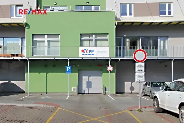 Pronájem garážového stání, Kolín, Antonína Dvořáka, 12 m2