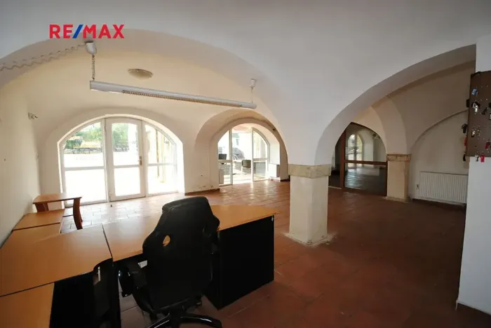 Prodej komerční nemovitosti, Církvice, 6984 m2