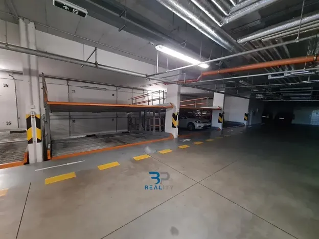 Prodej garážového stání, Praha - Dejvice, Lindleyova, 10 m2