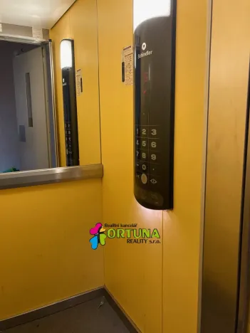 Pronájem bytu 1+kk, Praha - Střížkov, Rumburská, 26 m2