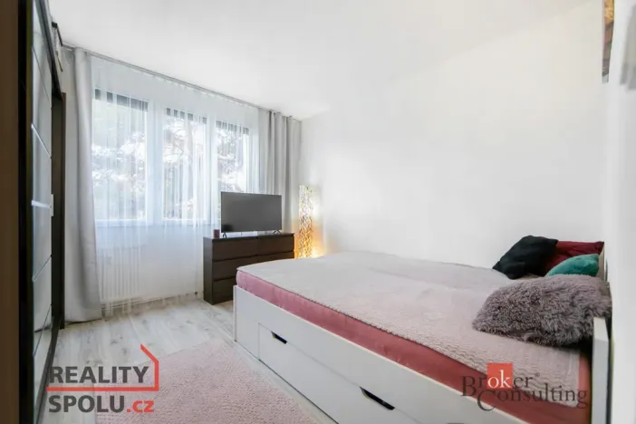 Prodej bytu 3+1, Plzeň - Skvrňany, Křimická, 68 m2