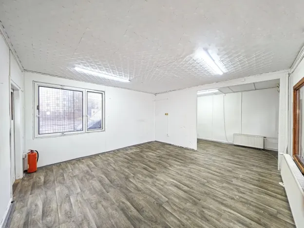 Pronájem obchodního prostoru, Pardubice - Zelené Předměstí, Jana Palacha, 31 m2