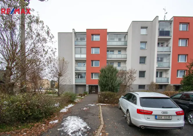 Prodej bytu 3+1, Pardubice - Ohrazenice, Marie Majerové, 74 m2