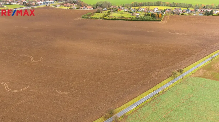 Prodej podílu 4/9 pole, Jičín, 14408 m2