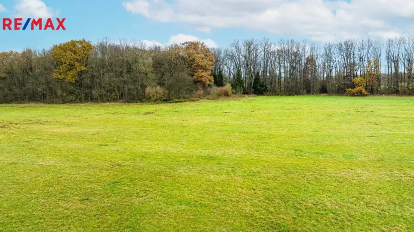 Prodej podílu 4/9 pole, Jičín, 14408 m2