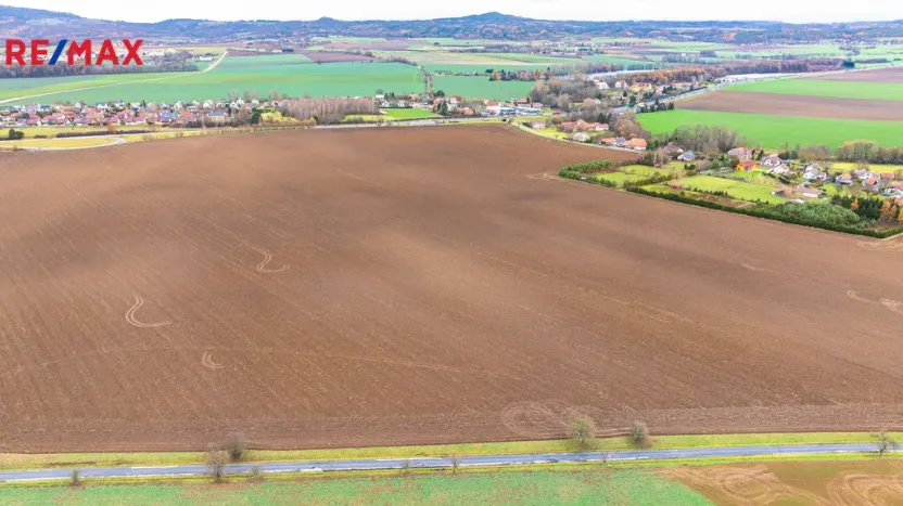 Prodej podílu 4/9 pole, Jičín, 14408 m2