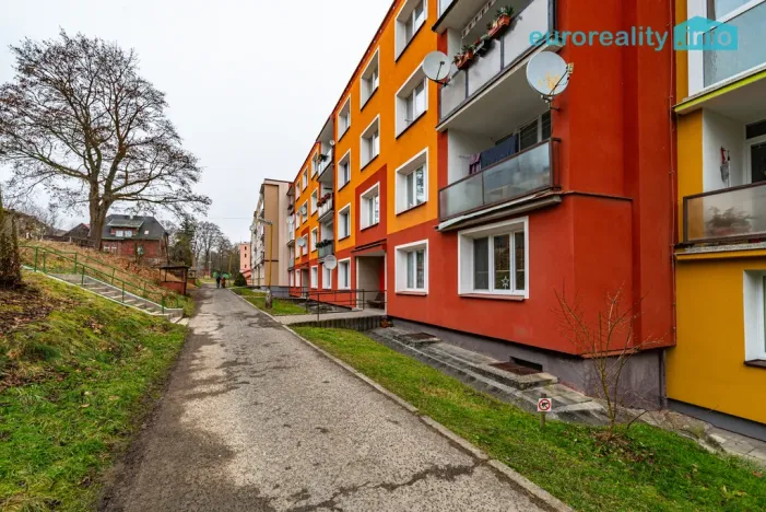 Prodej bytu 1+1, Luby, Tovární, 36 m2