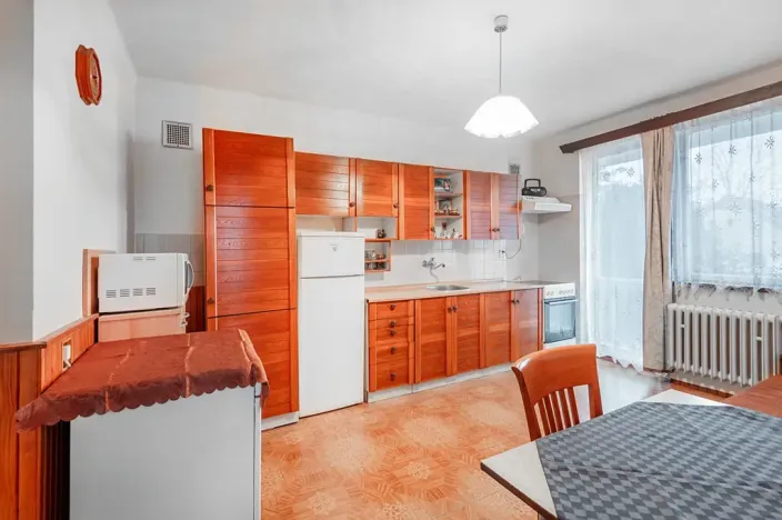 Prodej rodinného domu, Velim, náměstí Obránců míru, 180 m2