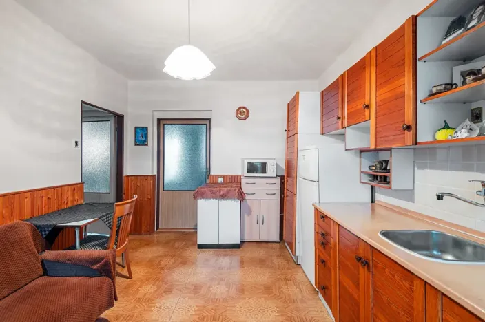 Prodej rodinného domu, Velim, náměstí Obránců míru, 180 m2