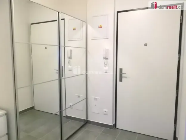 Pronájem bytu 1+kk, Praha, Strnadových, 33 m2