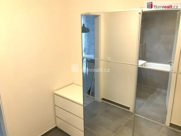 Pronájem bytu 1+kk, Praha, Strnadových, 33 m2
