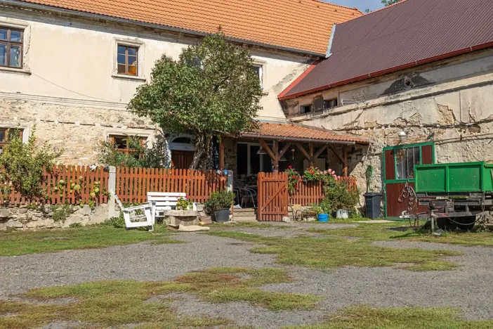 Prodej vícegeneračního domu, Bžany, 240 m2