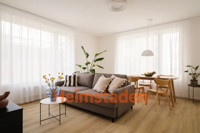 Pronájem bytu 2+kk, Praha - Holešovice, U Pergamenky, 54 m2