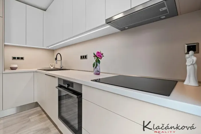 Pronájem bytu 1+kk, Zlín - Malenovice, Pod Hradem I, 32 m2