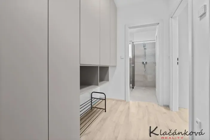 Pronájem bytu 1+kk, Zlín - Malenovice, Pod Hradem I, 32 m2