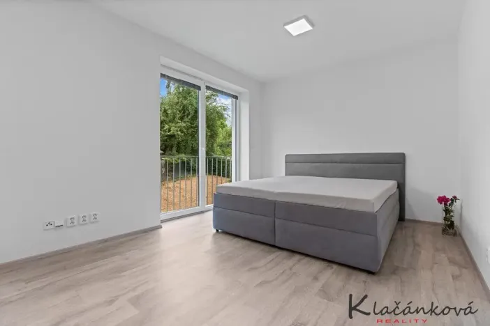 Pronájem bytu 1+kk, Zlín - Malenovice, Pod Hradem I, 32 m2