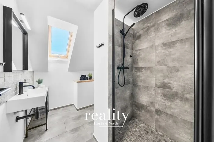 Prodej apartmánu, Perná, 205 m2