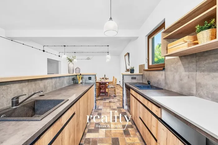 Prodej rodinného domu, Perná, 205 m2