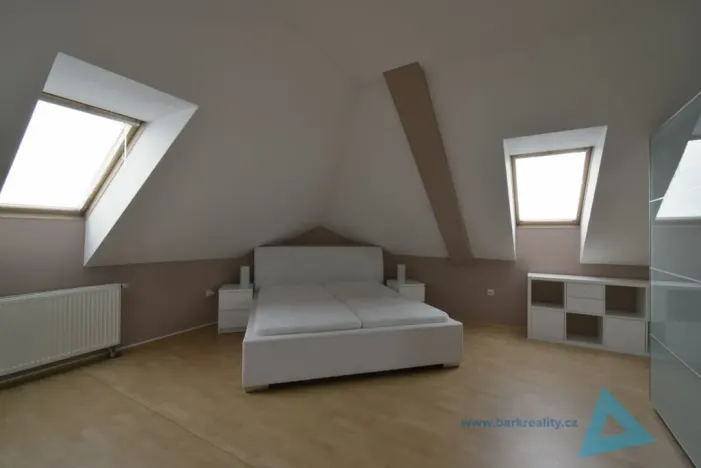 Pronájem bytu 4+kk, Nová Paka, P. Bezruče, 87 m2