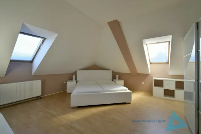 Pronájem bytu 4+kk, Nová Paka, P. Bezruče, 87 m2