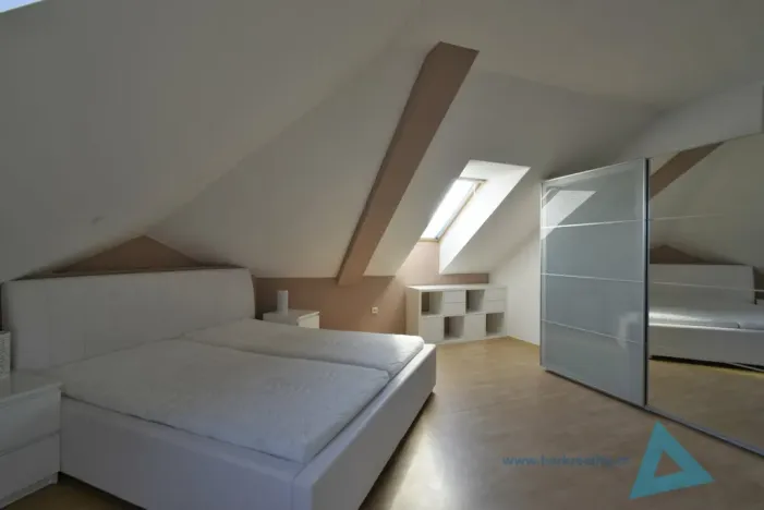 Pronájem bytu 4+kk, Nová Paka, P. Bezruče, 87 m2