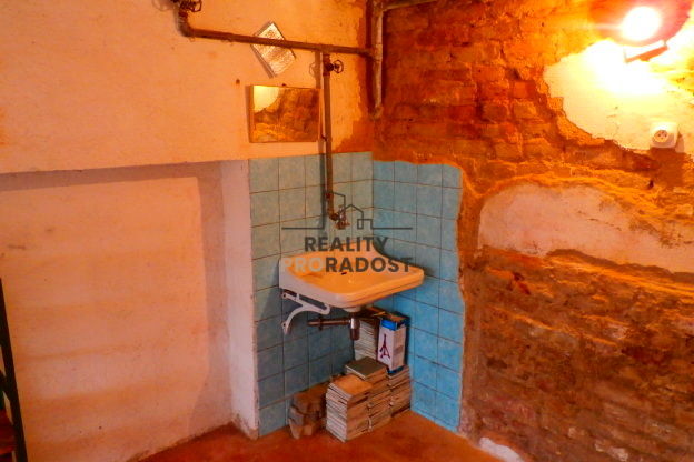 Pronájem garáže, Znojmo, Palliardiho, 18 m2