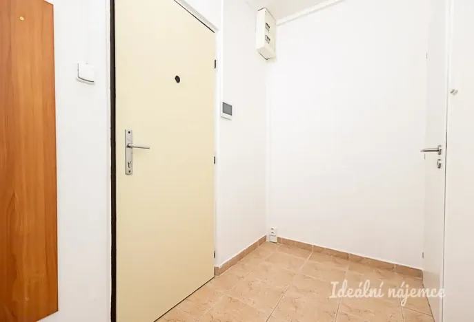 Pronájem bytu 1+1, Praha - Strašnice, Křenická, 35 m2