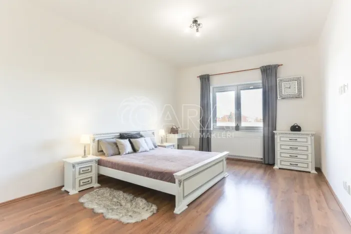 Prodej rodinného domu, Jesenice, Papoušková, 347 m2