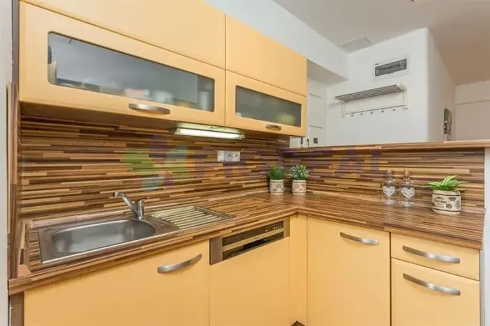 Pronájem bytu 2+1, Praha - Vinohrady, Korunní, 70 m2