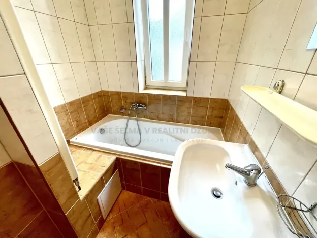 Pronájem atypického bytu, Praha - Strašnice, Pod strání, 9 m2