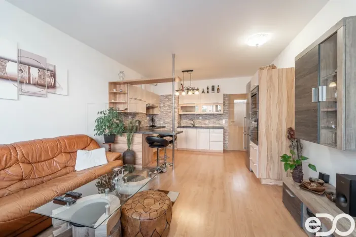 Pronájem bytu 3+kk, Praha, Hornoměcholupská, 65 m2