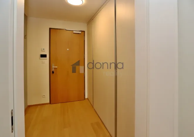 Pronájem bytu 1+kk, Praha, V třešňovce, 43 m2