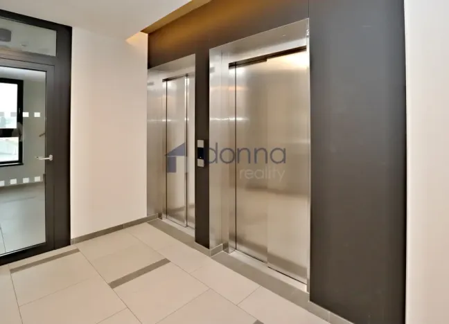 Pronájem bytu 1+kk, Praha, V třešňovce, 43 m2