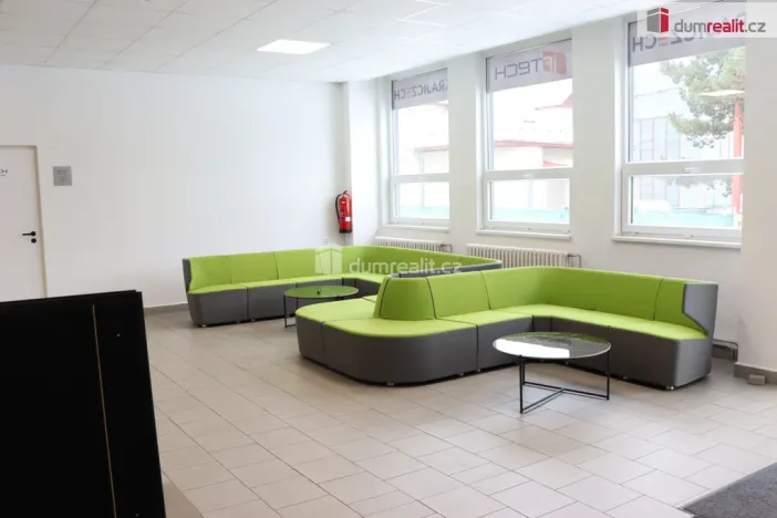 Pronájem kanceláře, Olomouc - Chválkovice, Libušina, 488 m2
