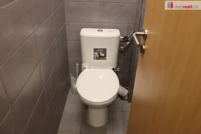 Pronájem kanceláře, Olomouc - Chválkovice, Libušina, 488 m2