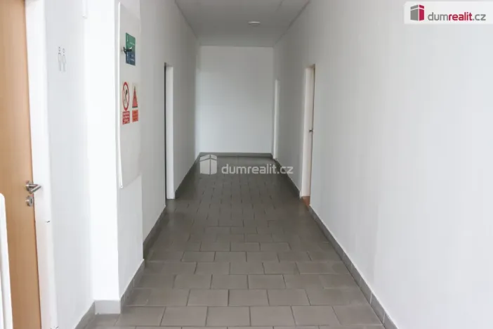 Pronájem kanceláře, Olomouc - Chválkovice, Libušina, 488 m2
