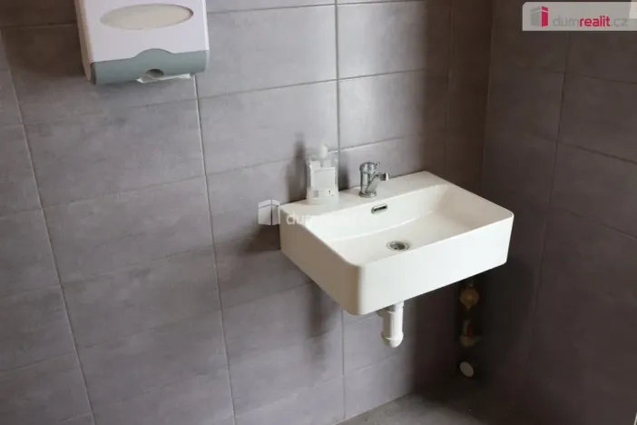 Pronájem kanceláře, Olomouc - Chválkovice, Libušina, 3276 m2