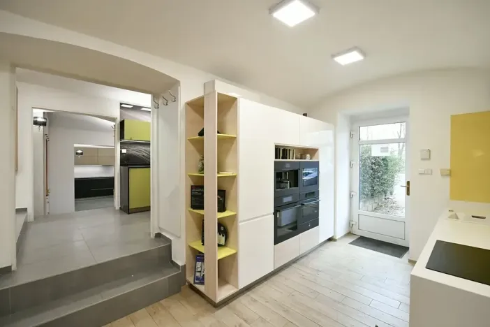 Prodej obchodního prostoru, Praha - Smíchov, Radlická, 86 m2