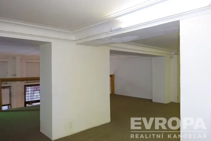 Pronájem obchodního prostoru, Liberec - Liberec III-Jeřáb, 1. máje, 190 m2