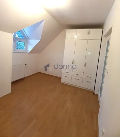 Pronájem rodinného domu, Praha, K vinicím, 251 m2