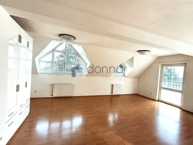 Pronájem rodinného domu, Praha, K vinicím, 251 m2