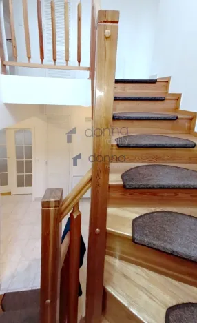 Pronájem rodinného domu, Praha, K vinicím, 251 m2