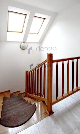 Pronájem rodinného domu, Praha, K vinicím, 251 m2