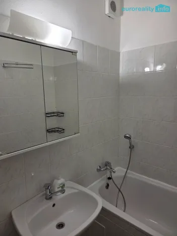 Pronájem bytu 2+kk, Plesná, Kostelní, 42 m2